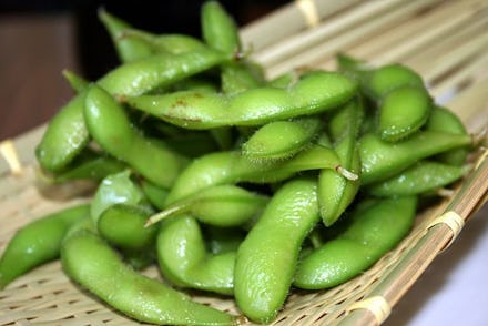 A pile of freshly cleaned green beans