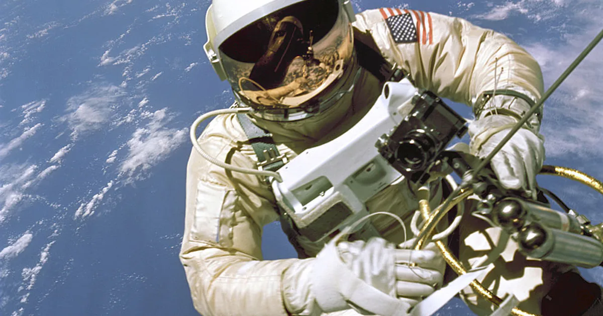 27 Stunning Images Show the Complete History of NASA Since 1958