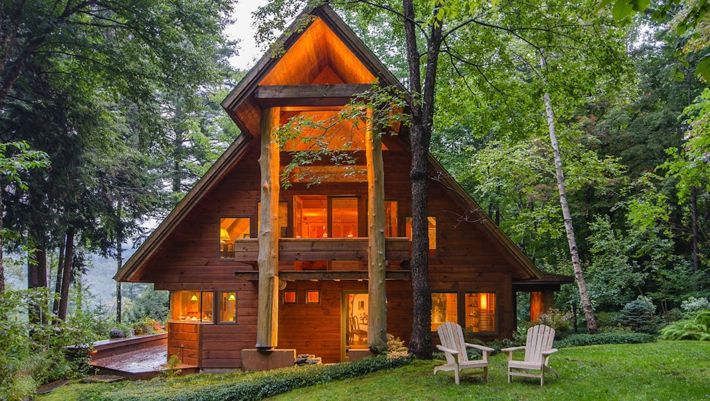 6 Incredible Log Cabin Vacation Rentals That Are Still Available This Winter