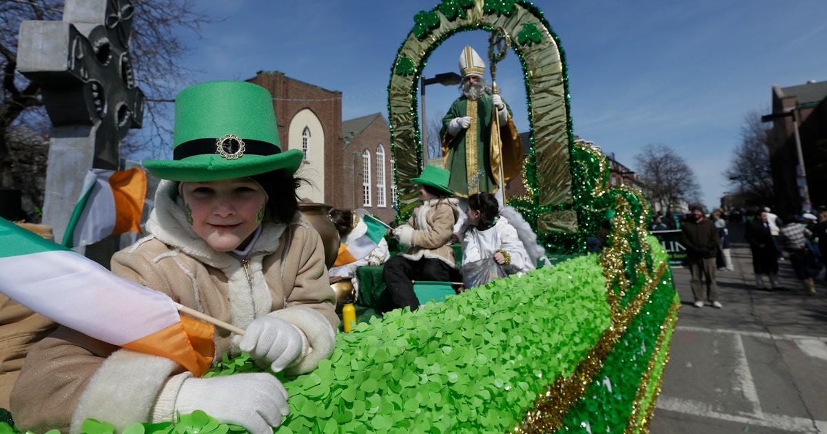 St patrick s. St Patrick Parade. Patrick's Day. St Patrick's Day. День Святого Патрика в Северной Ирландии.
