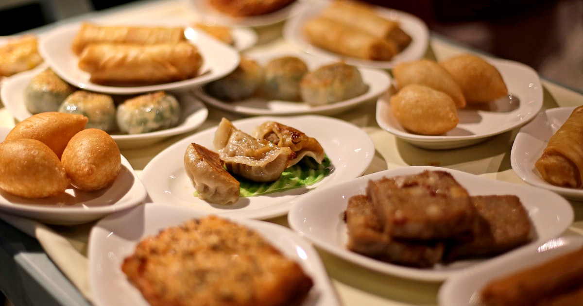 Jews dealpris til isolation uncontrollable sumpit kebiasaan dihindari berkunjung makan harus takeaway 9news tobkes kumparan wzzm13 myjewishlearning Why do Jews eat Chinese food on Christmas? How the tradition has