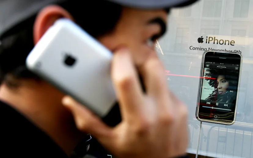 People Using First Iphone Happy Anniversary to the Original iPhone — Here Are People Who Still Use It