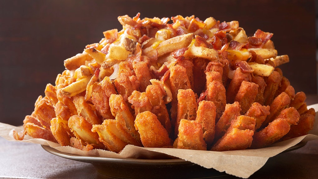 Outback Steakhouse S New Loaded Bloomin Onion Has As Much Fat As 62 Strips Of Bacon