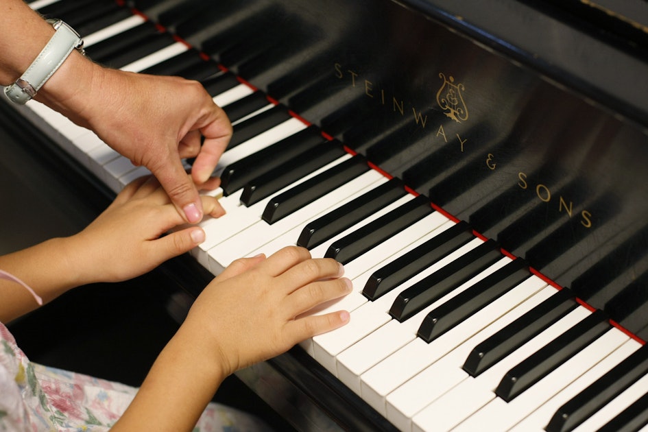How to learn to play piano without actually owning a piano and when one on  one lessons are not an option - Quora