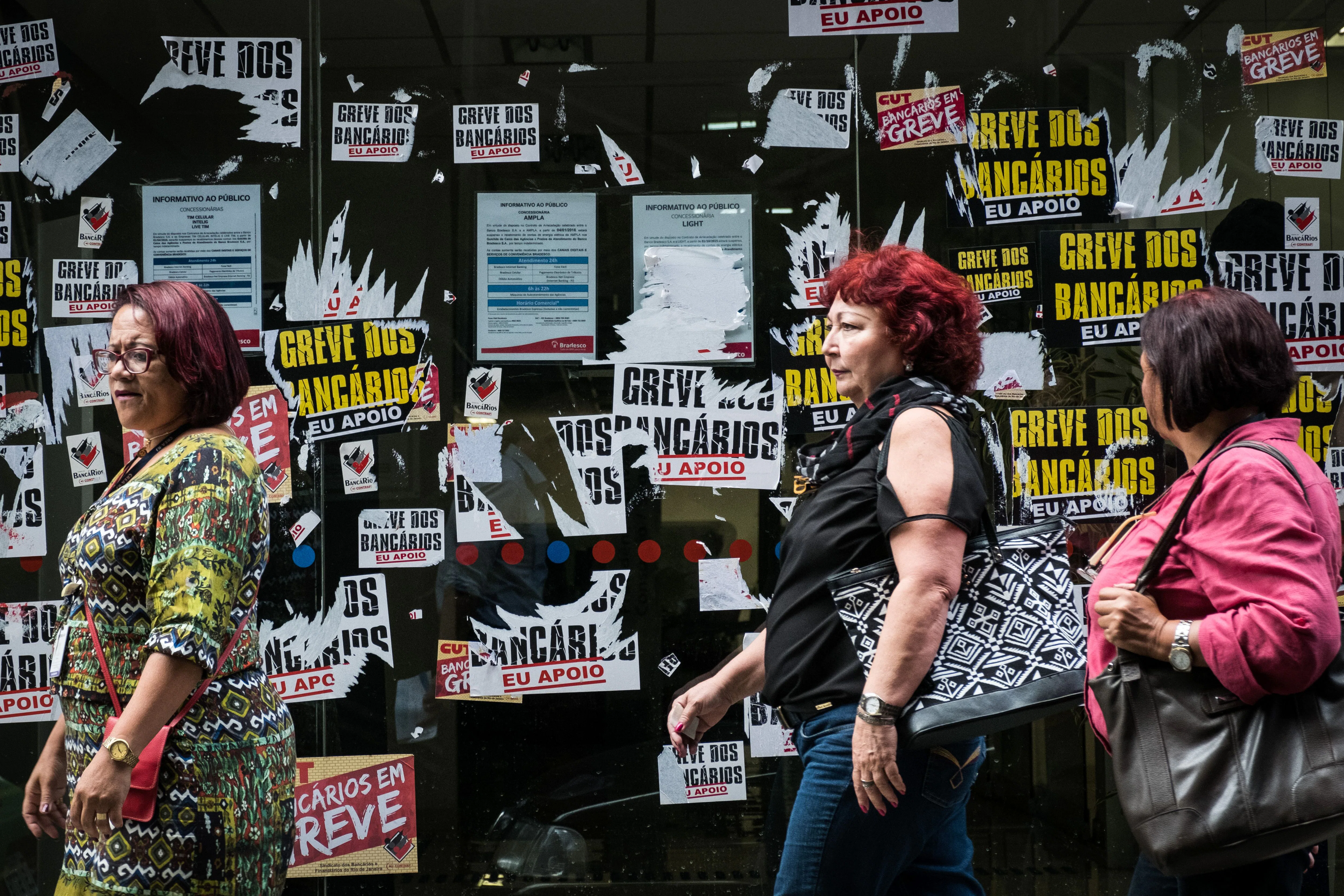 Bank workers will protest to form their first US union — and the whole ...