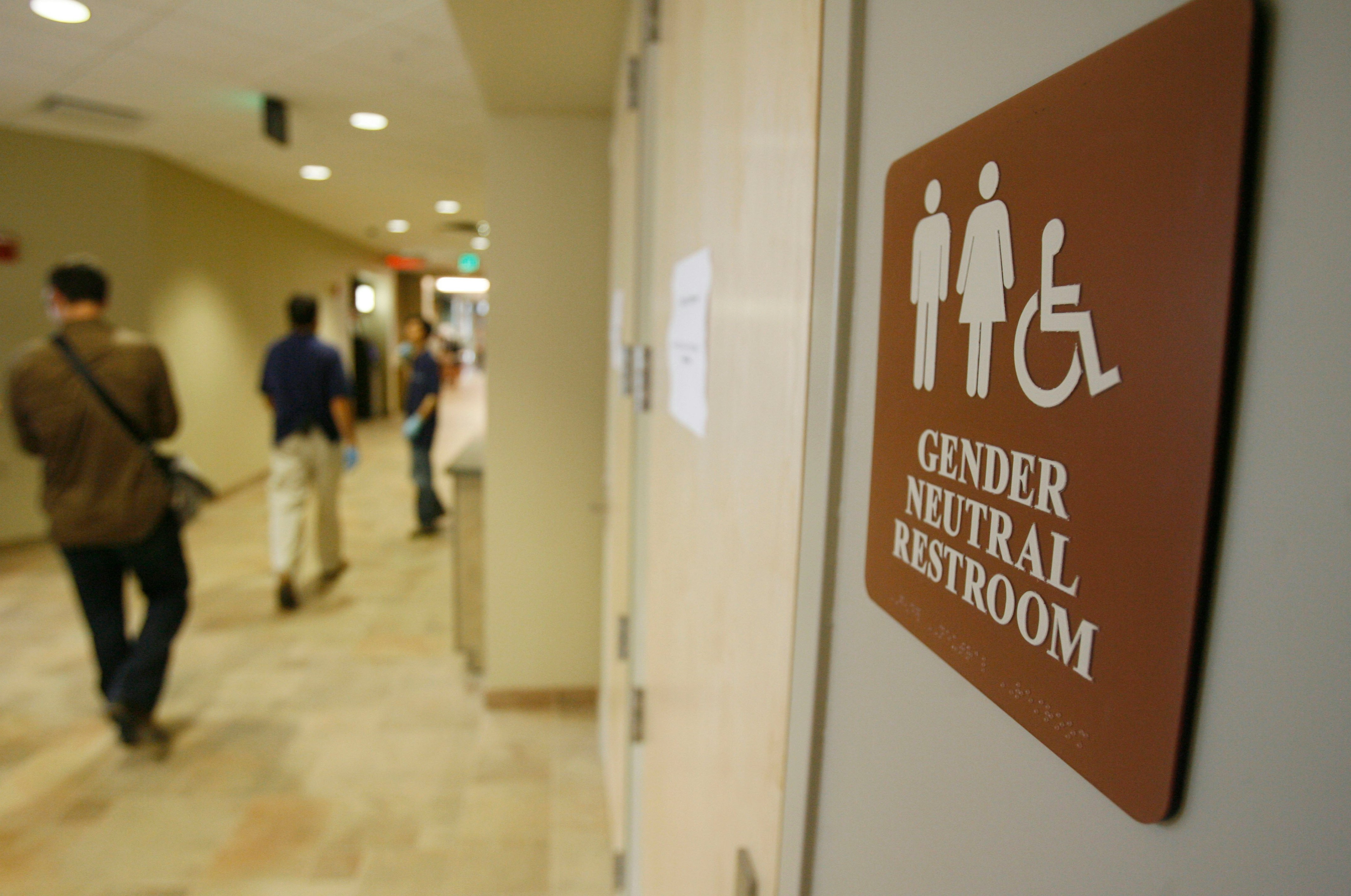 Man Undresses In Women S Locker Room In Apparent Protest Of