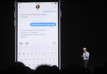 A man showing a presentation about the IOS 11 bugs