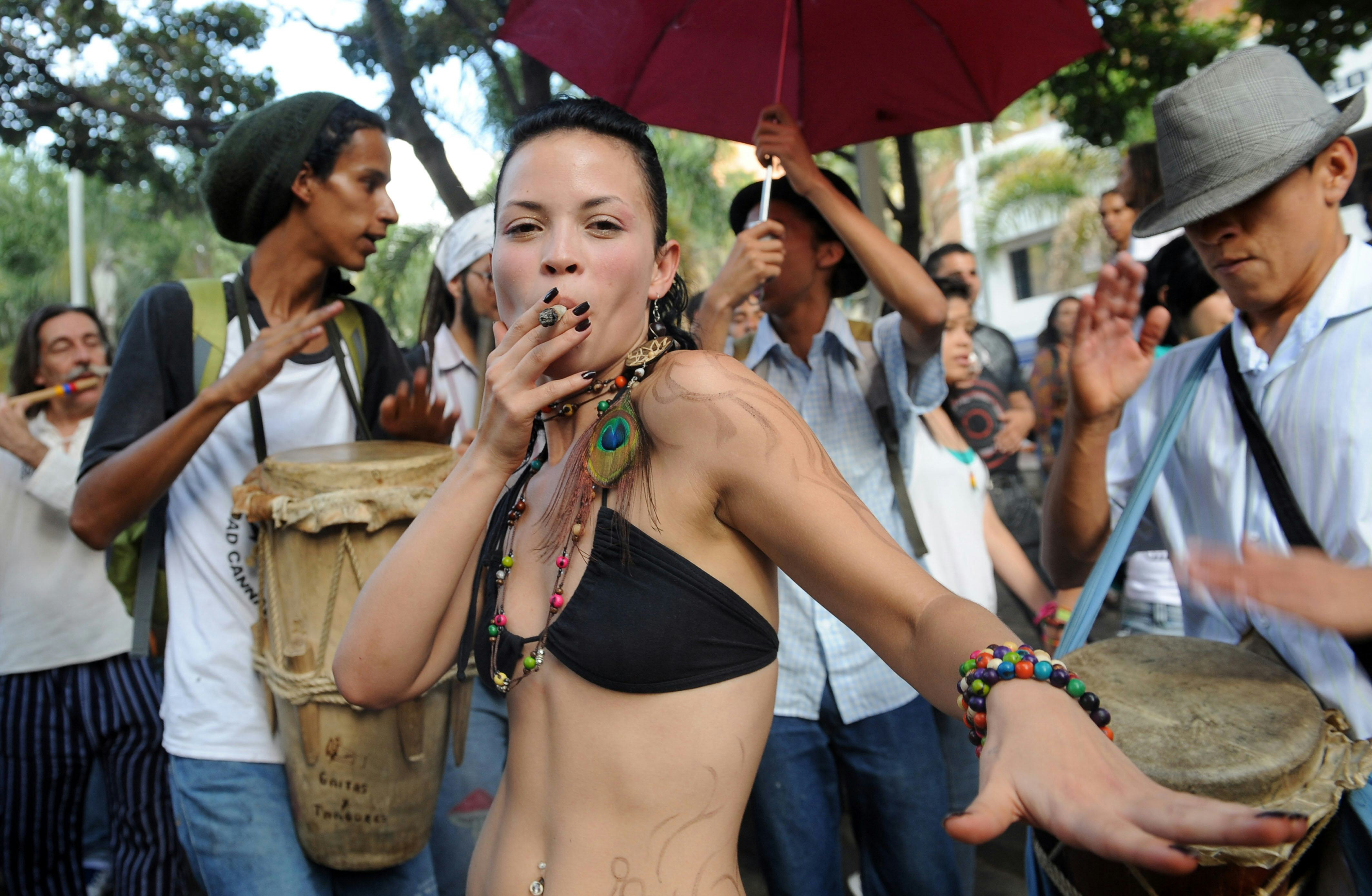 9 Surprising Scientific Reasons Why Ladies Should Smoke More Weed