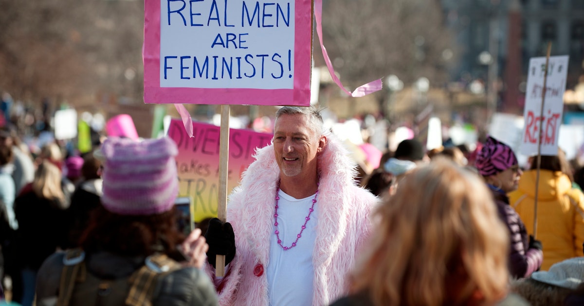 Your women am a men. Мужчины феминисты. Мужчины профеминисты. Феминистка и мужчина. Радикальные феминистки.