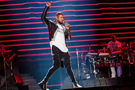 Usher performing live in this viral fashion moment which shows what it's like to be a black designer