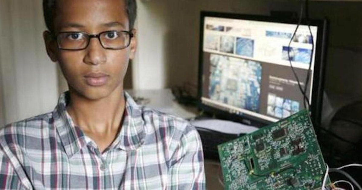 Texas Police Officer to Ahmed Mohamed After Arrest: "That's Who I Thought It Was"