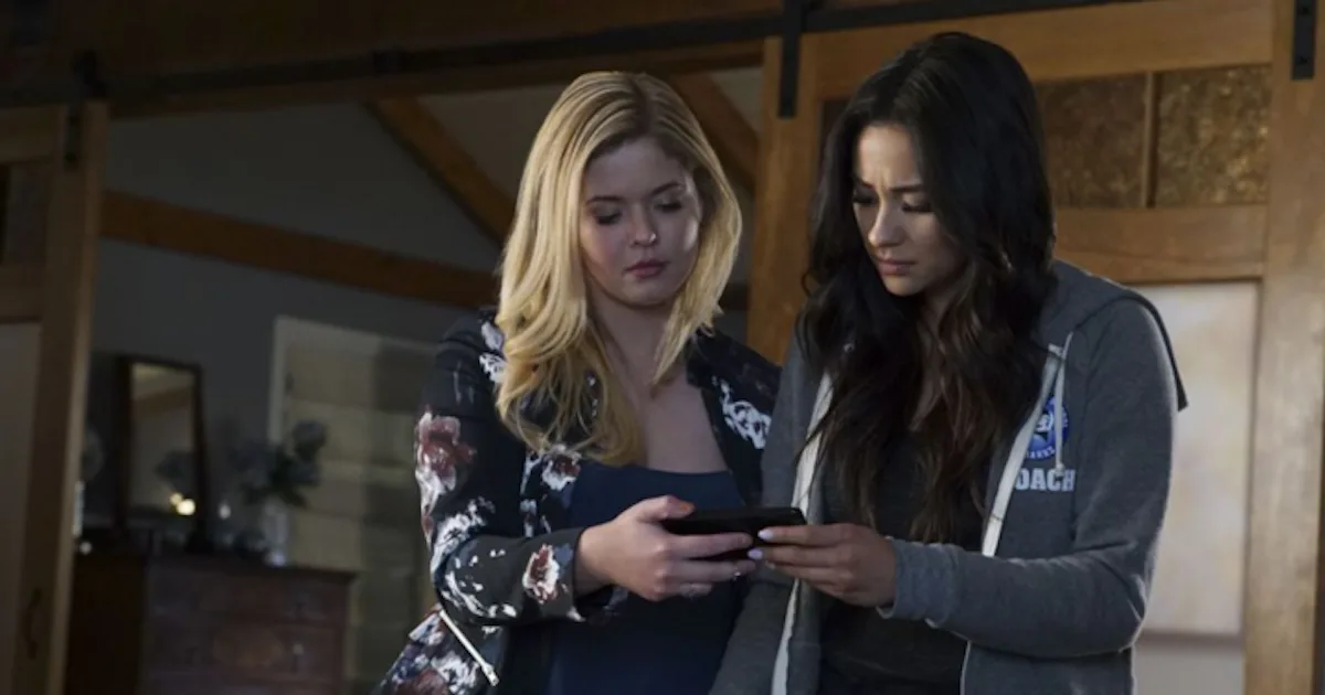 Who is Addison on 'Pretty Little Liars' and why is she on the show?