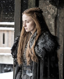 Sansa stark wearing a fur jacket while standing in winterfell