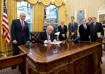 https://mic.com/articles/166375/one-photo-twists-the-knife-on-trump-s-anti-abortion-executive-order#.1nIzVTVeZ