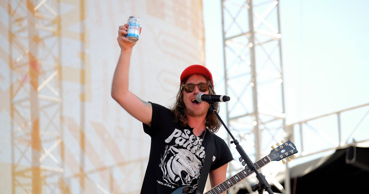 Hold My Beer Meme Explained How The Internet Ruined Our National Prelude To Stupidity Hold My Beer Meme Explained How The Internet Ruined Our National Prelude To Stupidity