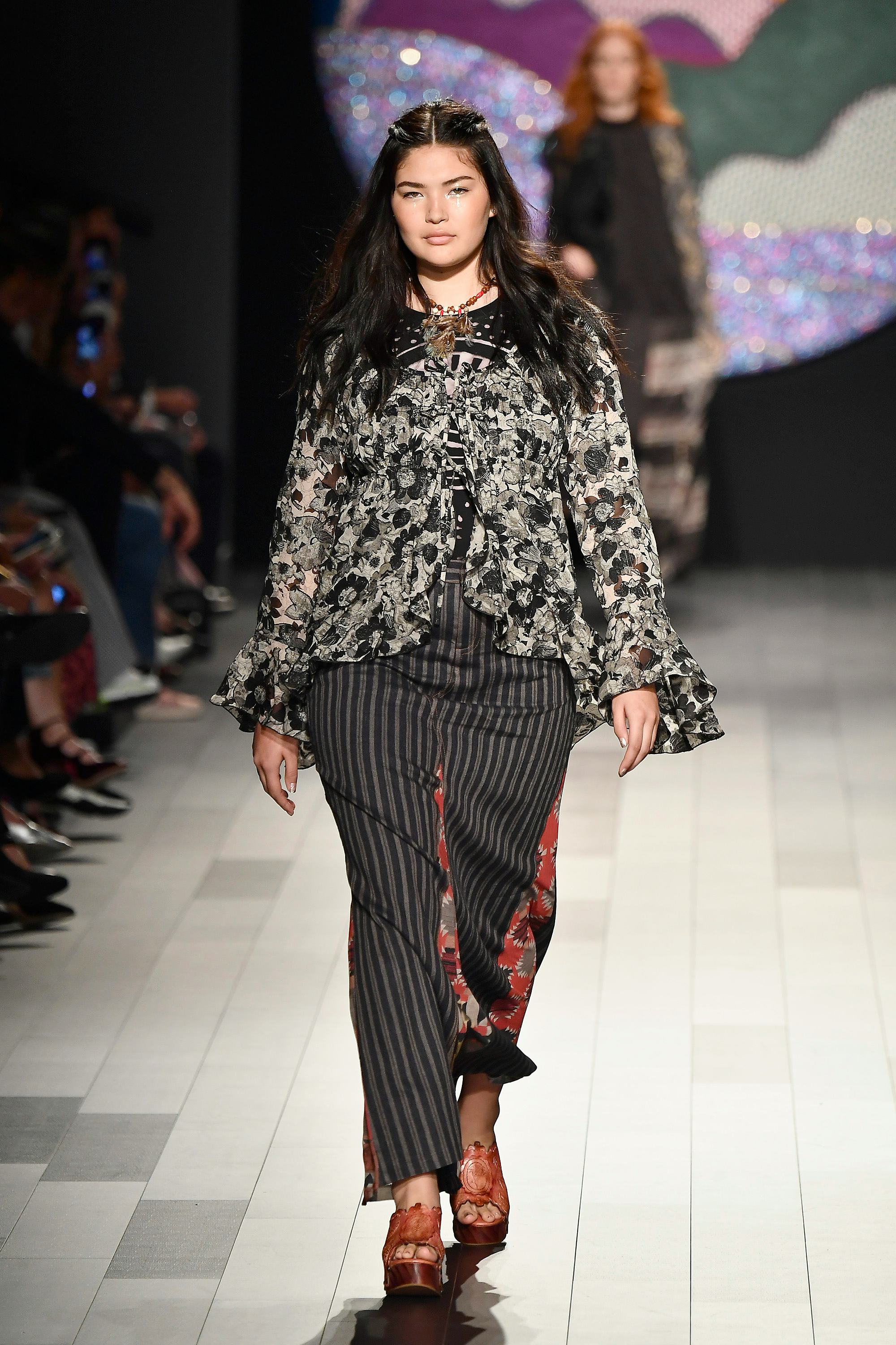 400 Years of Fashion by Ed. Natalie Rothstein (31-Mar-1999