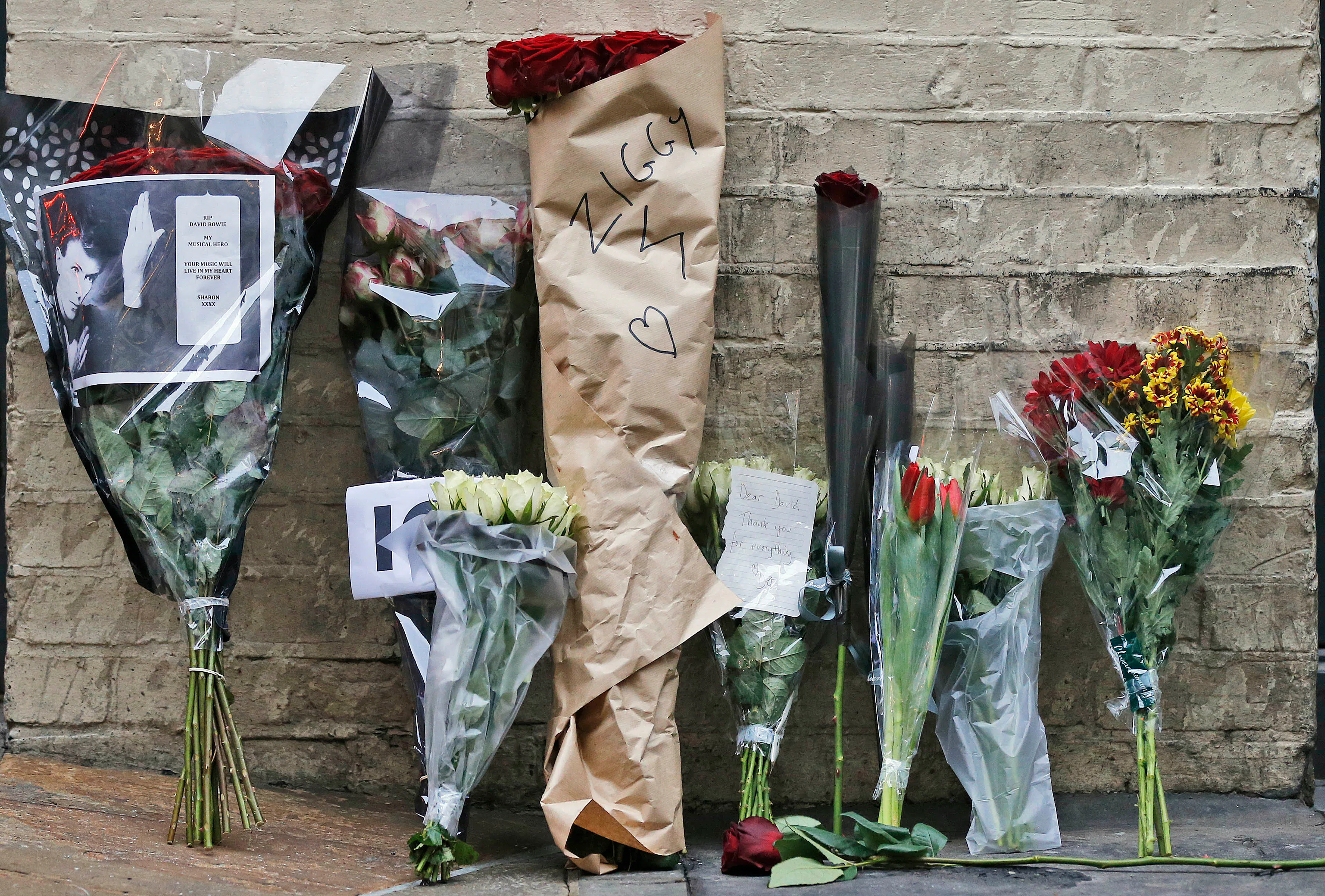 David Bowie Dies at 69 — Here's How Everyone Is Paying Tribute to His ...