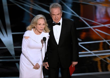 Warren Beatty and Faye Dunaway announcing the award for best picture at the oscars