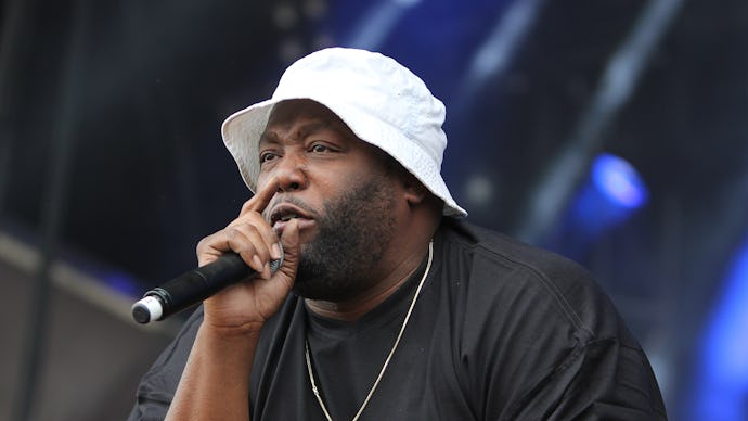 Killer Mike performing live in a white bucket hat and black shirt