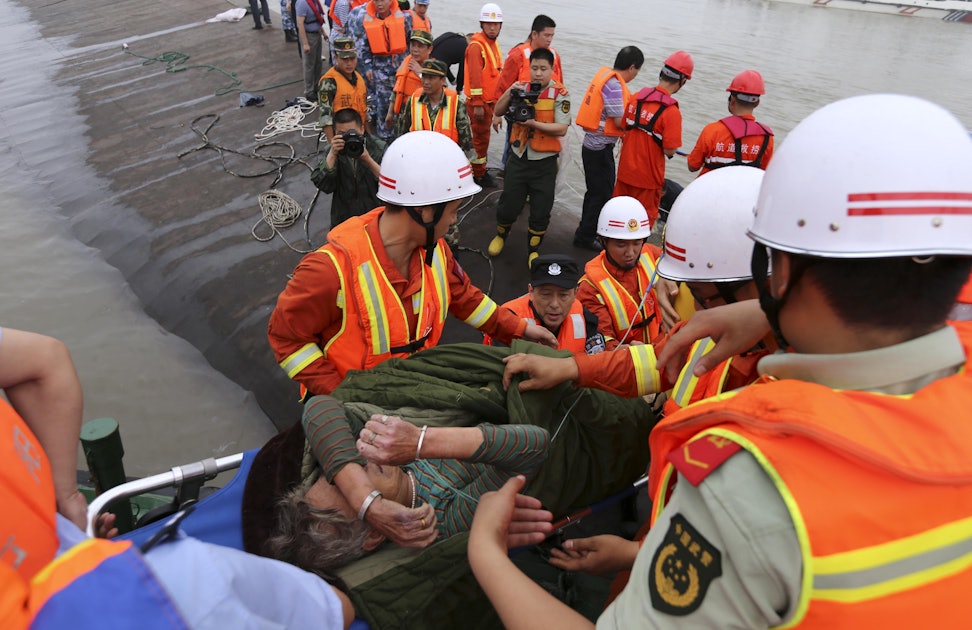18 Heartbreaking Photos From the Chinese Cruise Ship Disaster That's ...