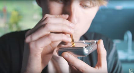 Young person from the netherlands getting high on youtube.