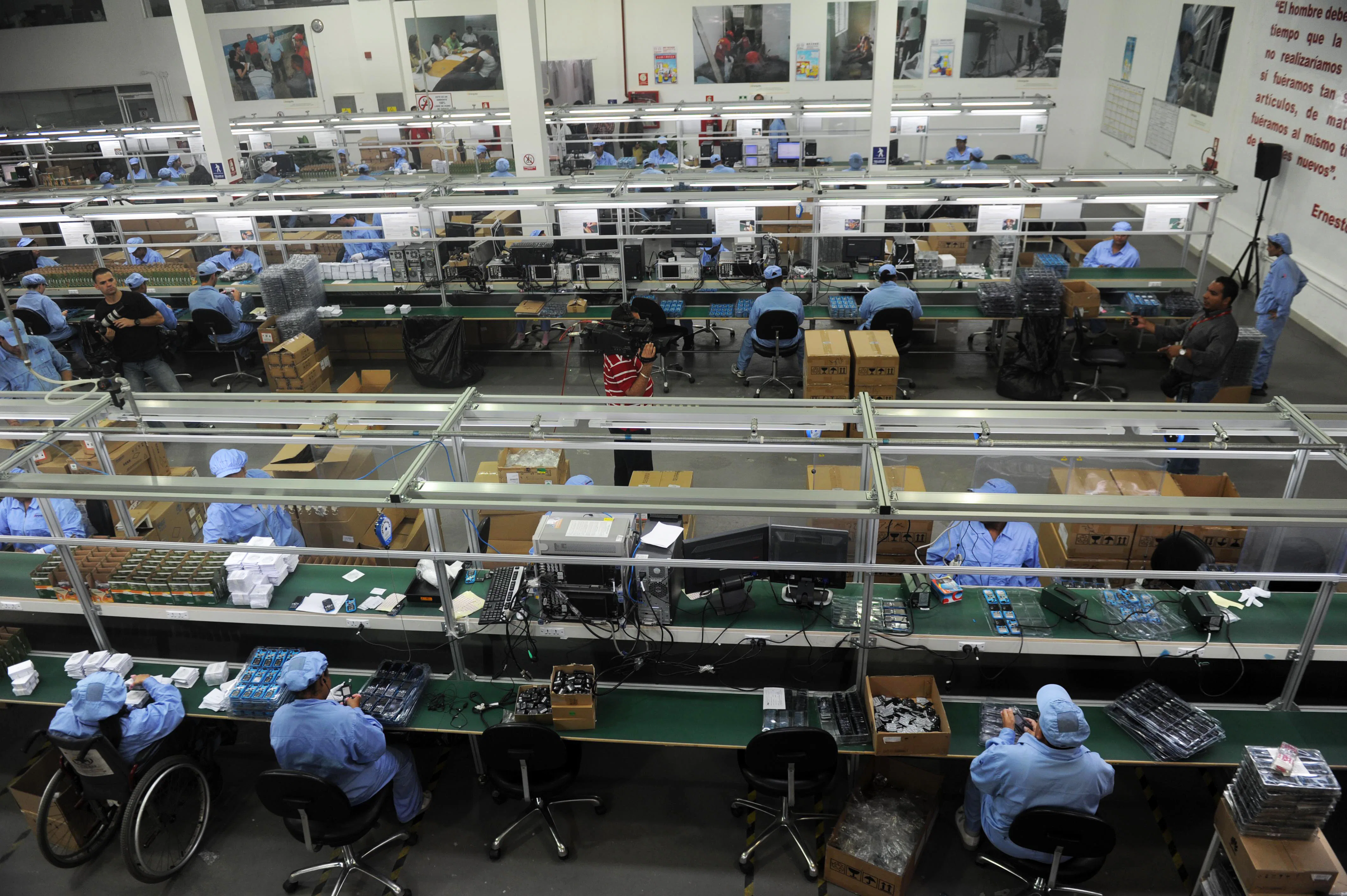 14 Shocking Photos Show What Your Smartphone Is Really Doing to the World