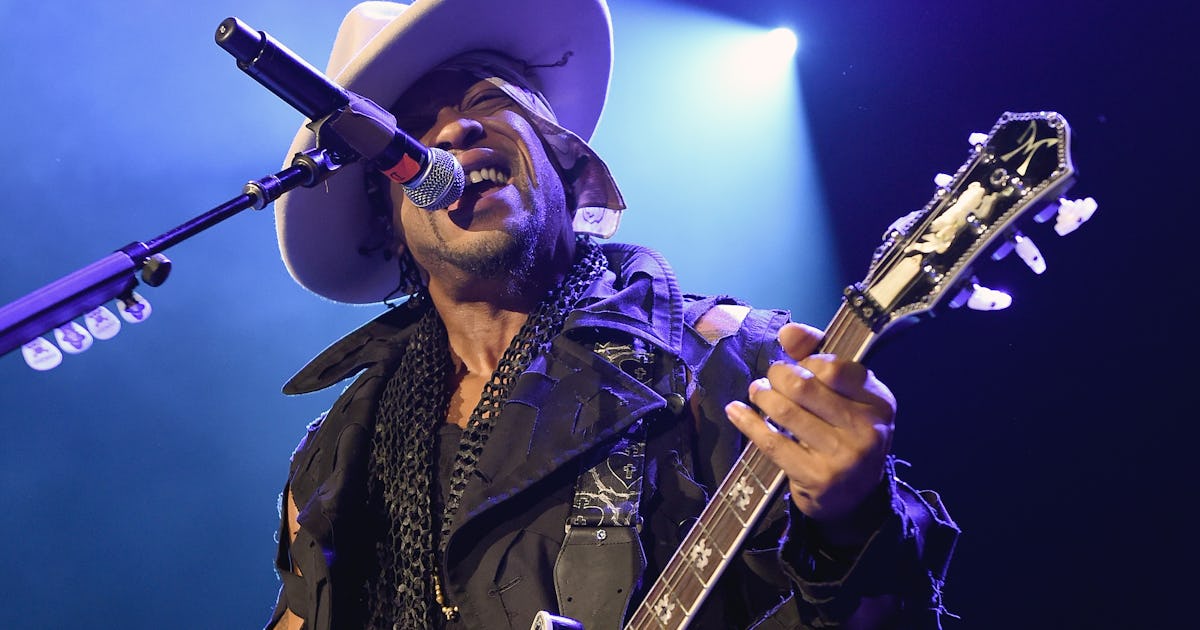 6 D Angelo Songs That Perfectly Describe What It Feels Like To Be In Love 6 D Angelo Songs That Perfectly Describe What It Feels Like To Be In Love