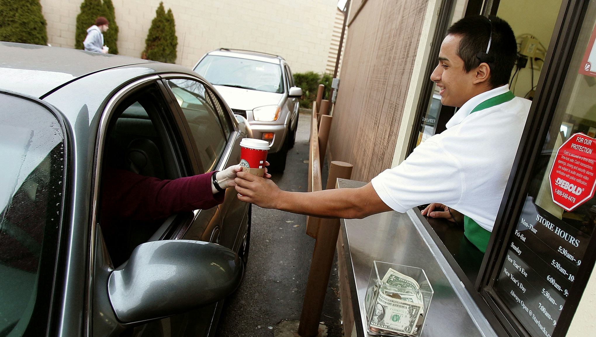 For 11 Hours, 378 People at Starbucks Repeated This Simple Act of Kindness