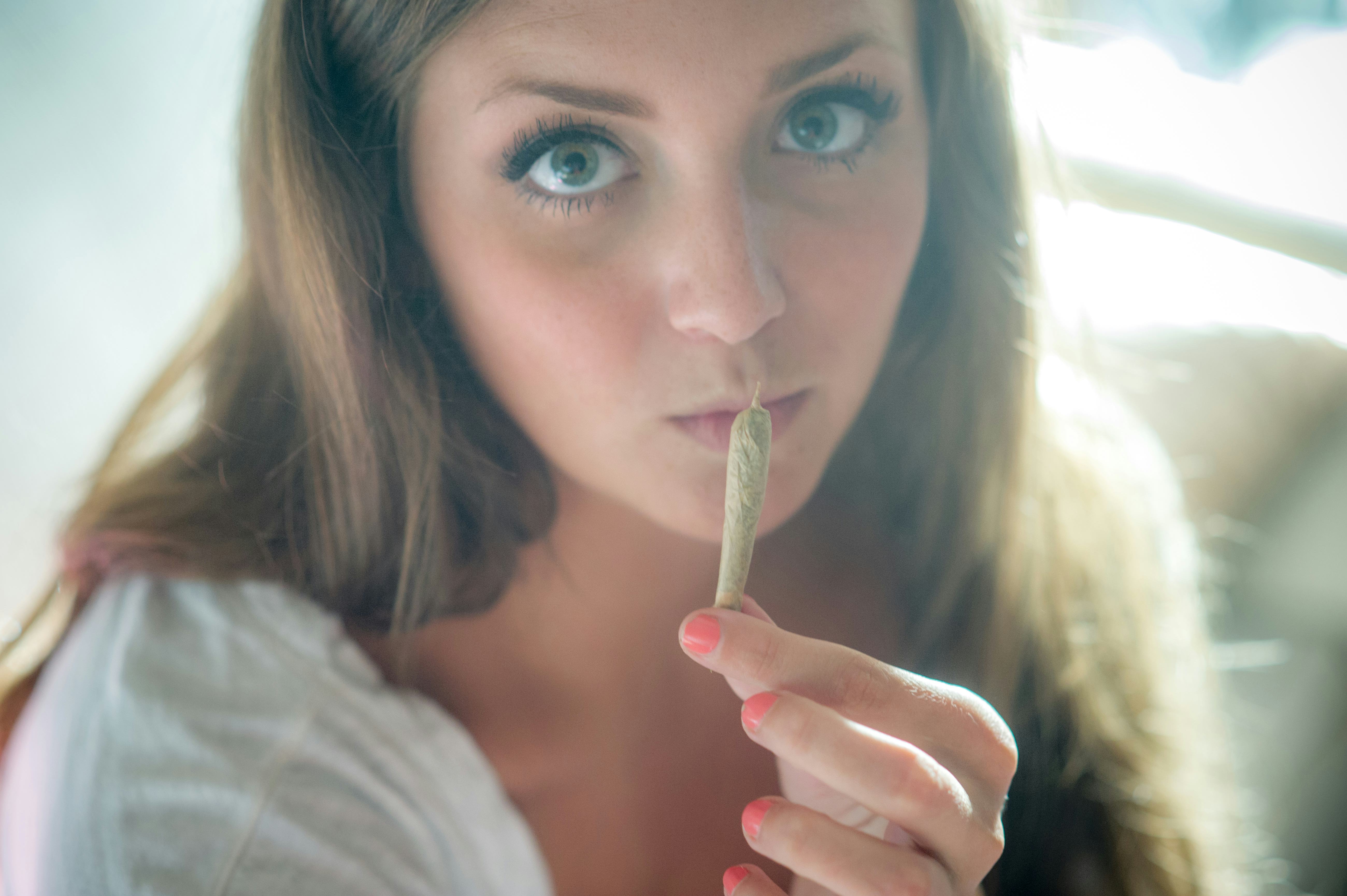 Here Are the Science-Approved Health Benefits of Having Sex While High