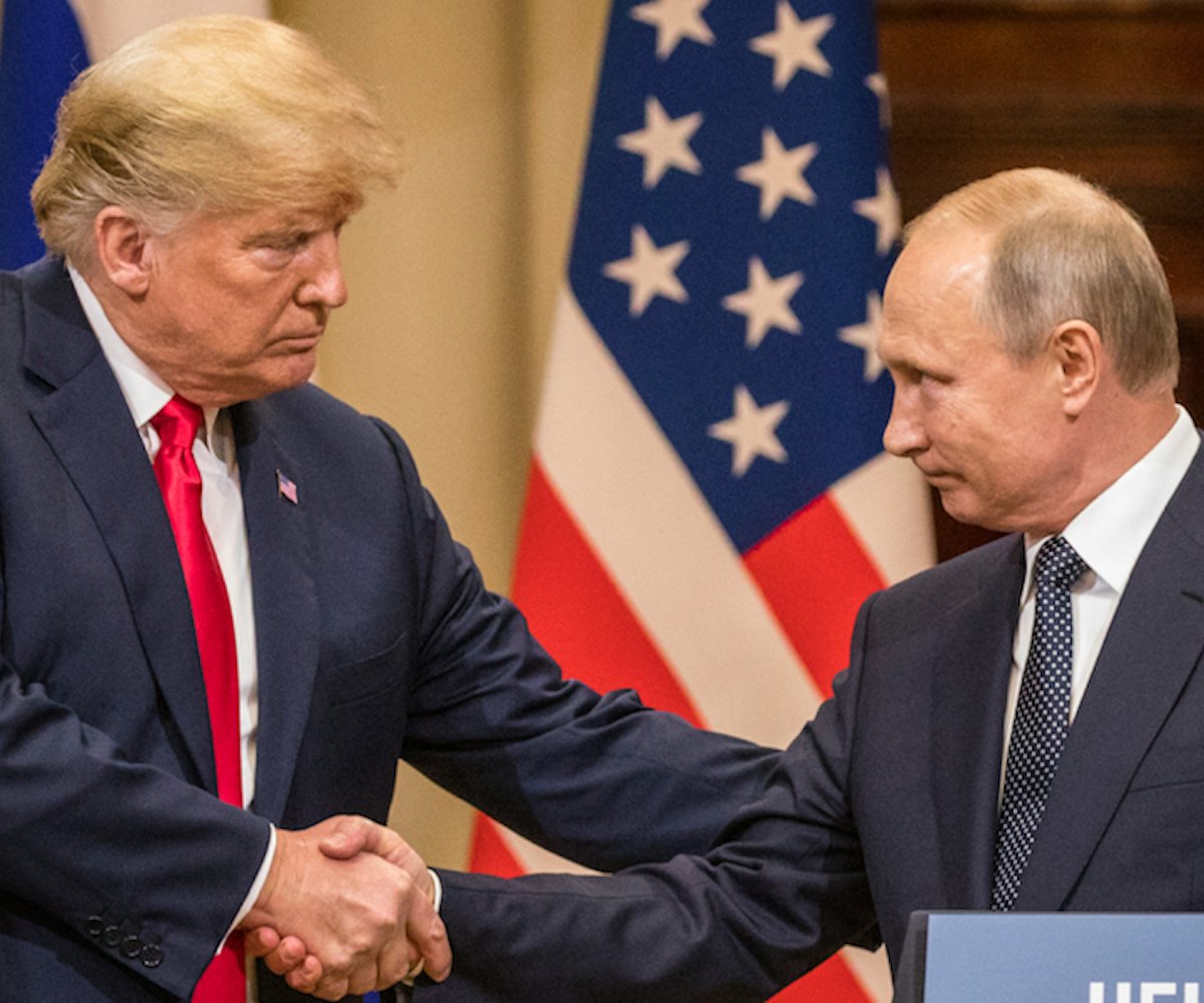 Trump and Putin shaking hands on a conference in Helsinki.
