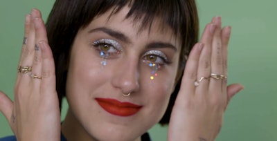 Makeup artist Clara Rae showing her perfect glittery makeup look