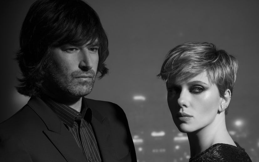 Scarlett Johansson and Pete Yorn posing in a black and white vibe for their song ‘’Bad Dreams’’.