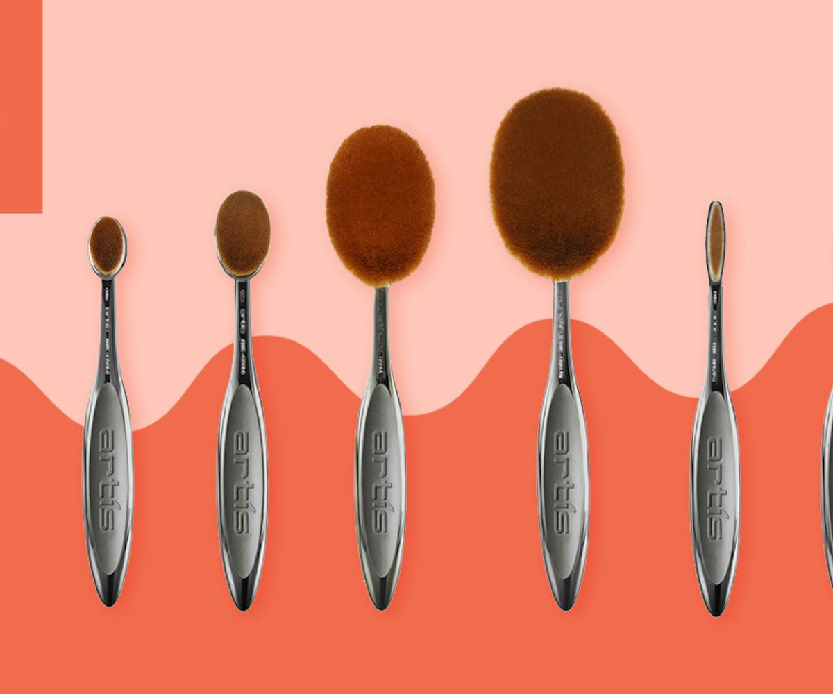 Different sizes of oval make-up brushes