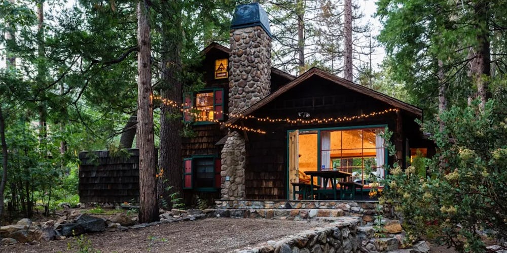 8 Cozy Airbnb Rentals For A Dreamy Winter Getaway