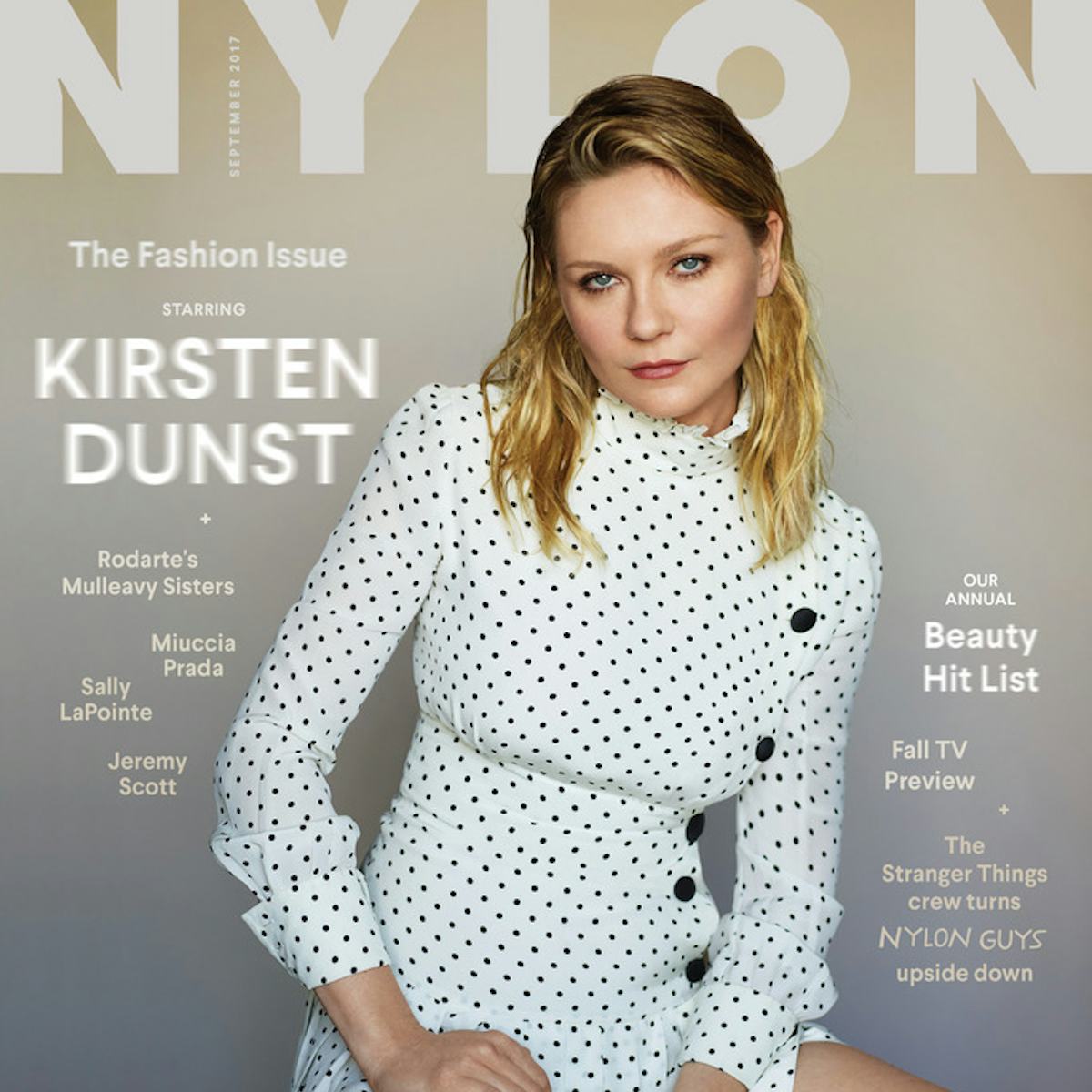 Kelin porno Sati Casanovaning külotlari ochiq