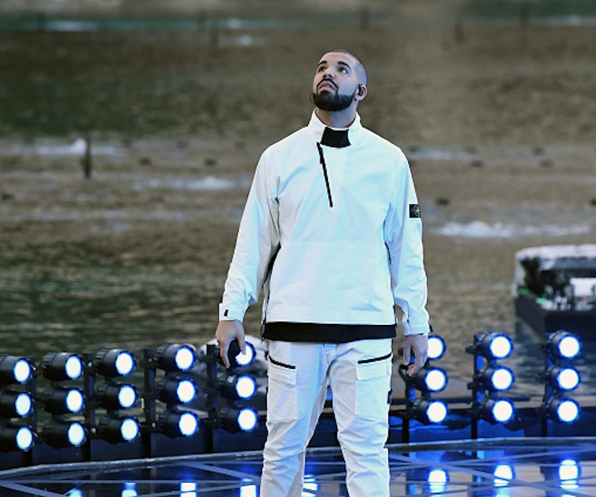 Drake Signs: Debuted New Song At The Louis Vuitton Fashion Show