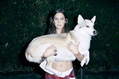 Swedish singer Elliphant holding a white husky dog
