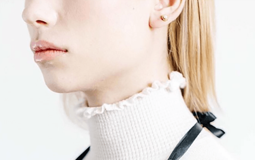 A model with an eye inspired necklace around her neck