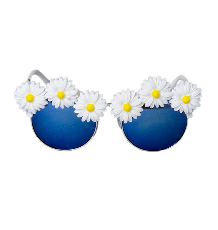 Swan River Daisy Sunglasses from Gasoline Glamour collection in blue decorated with white and yellow...