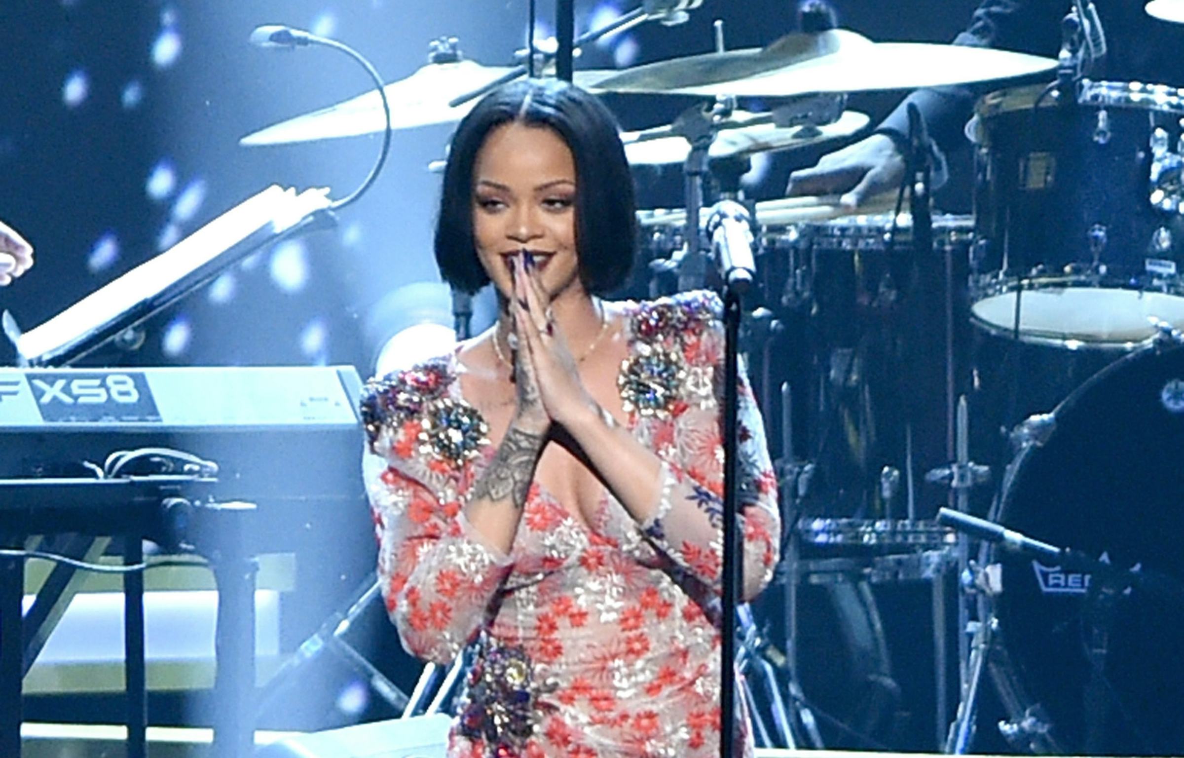 Rihanna Handed Her Mic To A Fan, And His Voice Stunned Her