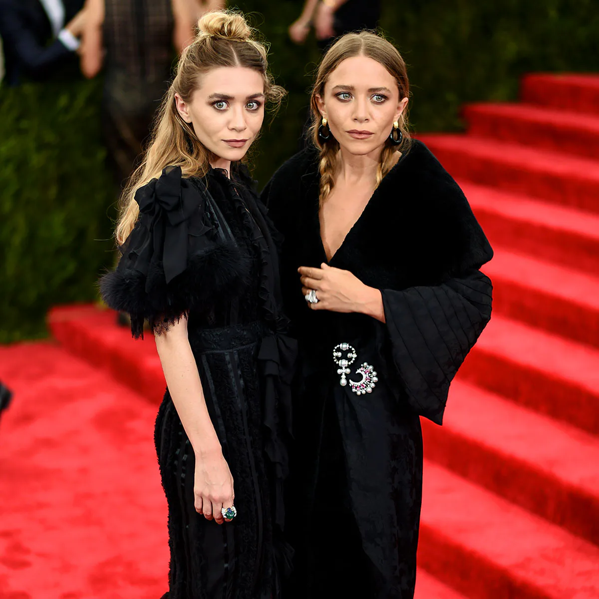 Our Favorite Mary-Kate And Ashley Olsen's Style Moments Our Favorite Mary-Kate And Ashley Olsen's Style Moments