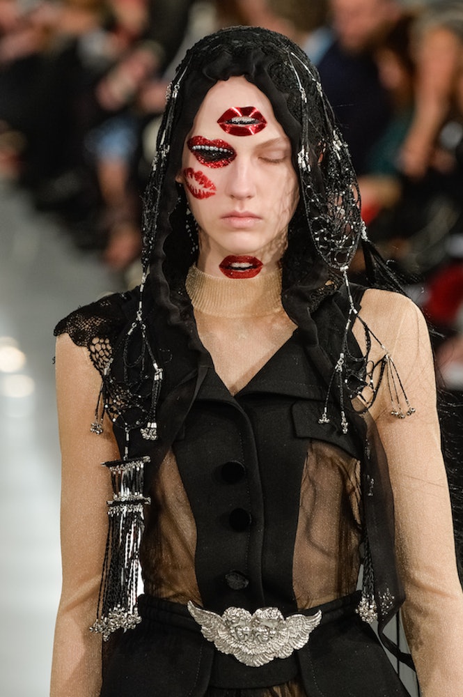 8 Rad Beauty Looks From Maison Margiela Spring 2016 Haute Couture