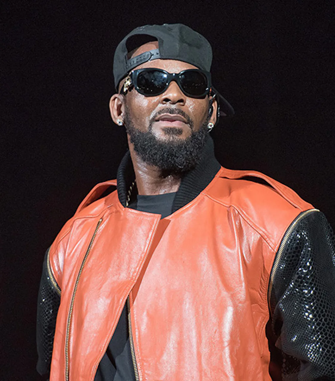 Why Are We Still Giving R. Kelly Standing Ovations?