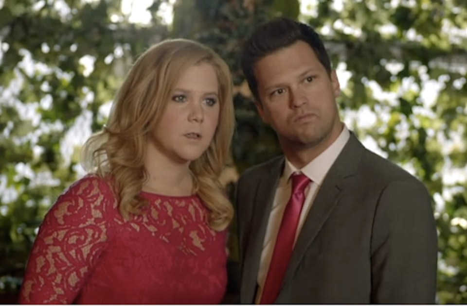 Amy Schumer Nails Whats Wrong With Engagement Photos In This Deleted Scene 4275
