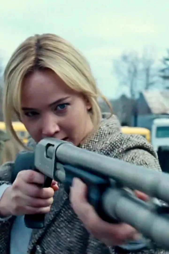 watch-jennifer-lawrence-own-bradley-cooper-in-this-new-clip-from-joy