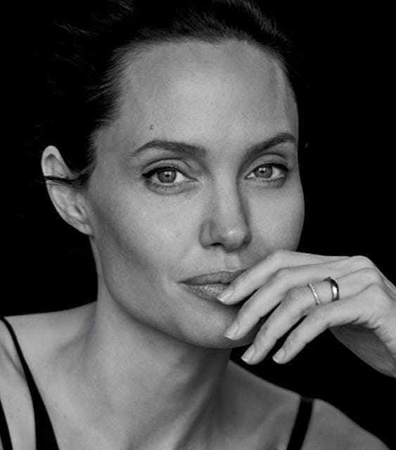 Анджелина джоли черно белая фото Анджелина джоли черно белая фото