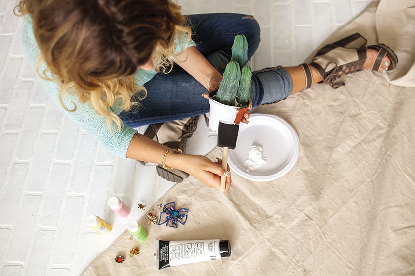 Mr. Kate’s ‘A Hot Glue Gun Mess’ Is The Perfect Book For The Quirky