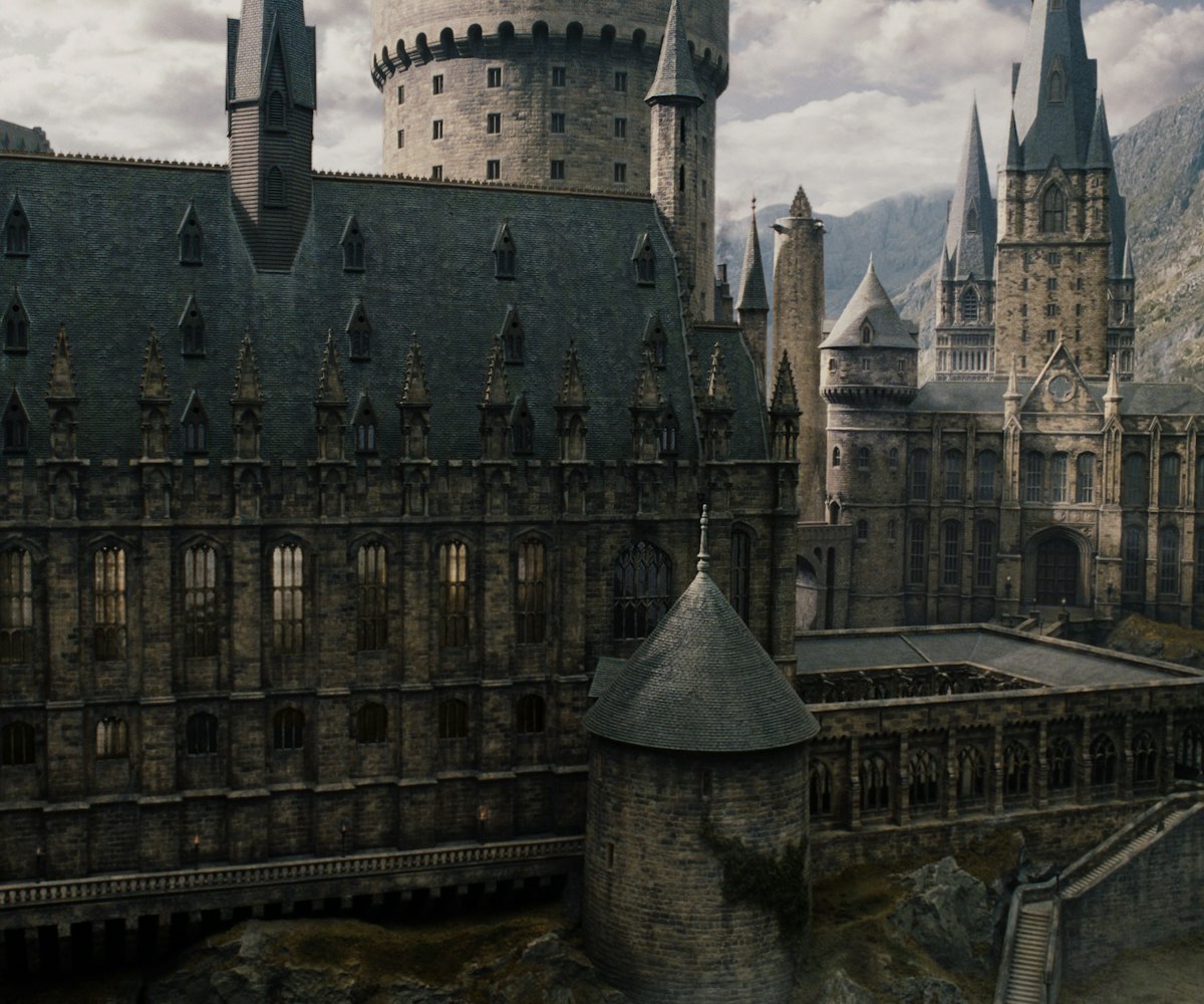 The Estimated Cost To Attend Hogwarts Is Pretty Pricey the-estimated-cost-to-attend-hogwarts-is-pretty-pricey