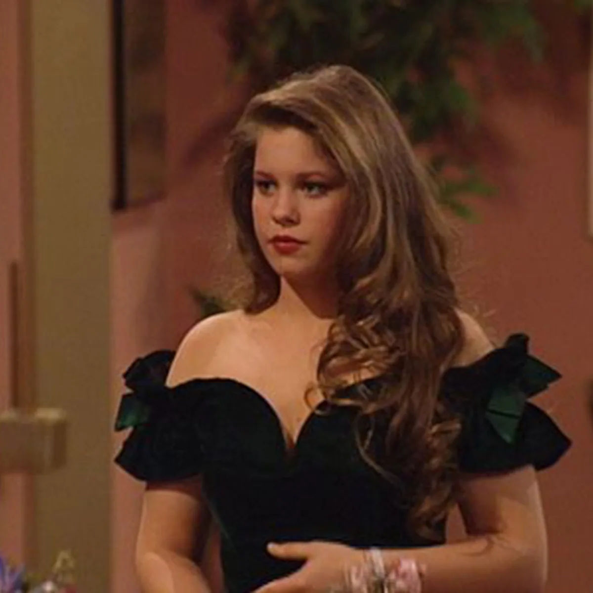 dj tanner prom dress WornOnTV: DJ's purple halter neck midi dress on Fuller House | Candace Cameron Bure