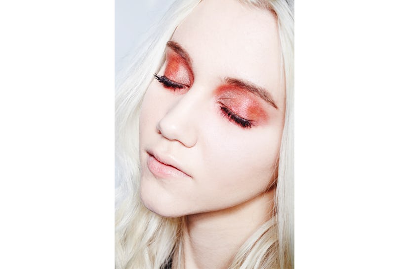 Nina Wisney's look with neutral, modern, and smoky eye makeup   